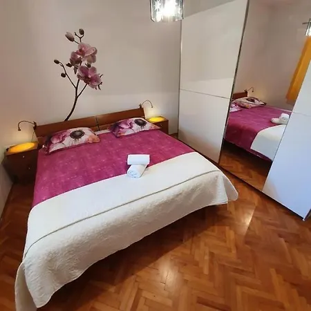 Apartment Nina&lana - With Private Garden *